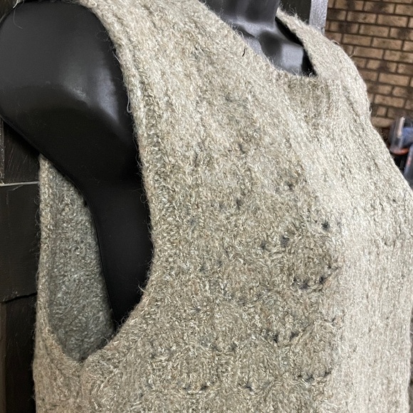 Hem and Thread Gray Textured Knit Sweater Vest NWT - Picture 3 of 11
